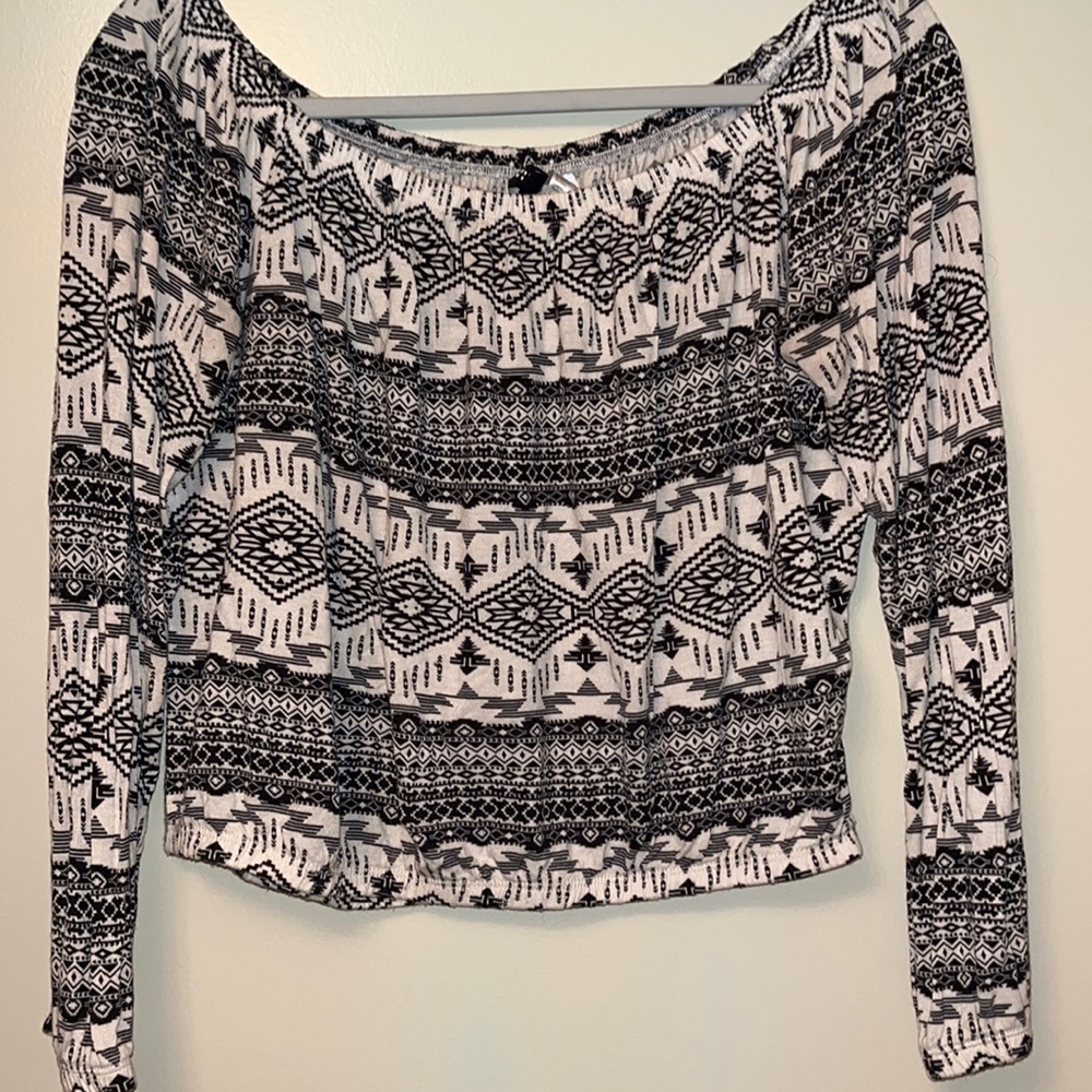 flowy. aztec. elastic around waste + wrists